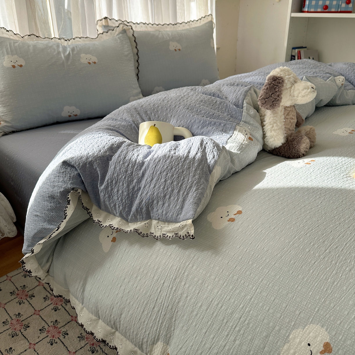 91家纺网 家纺一手货源 找家纺 凯洛奇 2026新款高品质A类泡芙纱甜栗花边套件系列一小红书推荐 云眠奶蓝