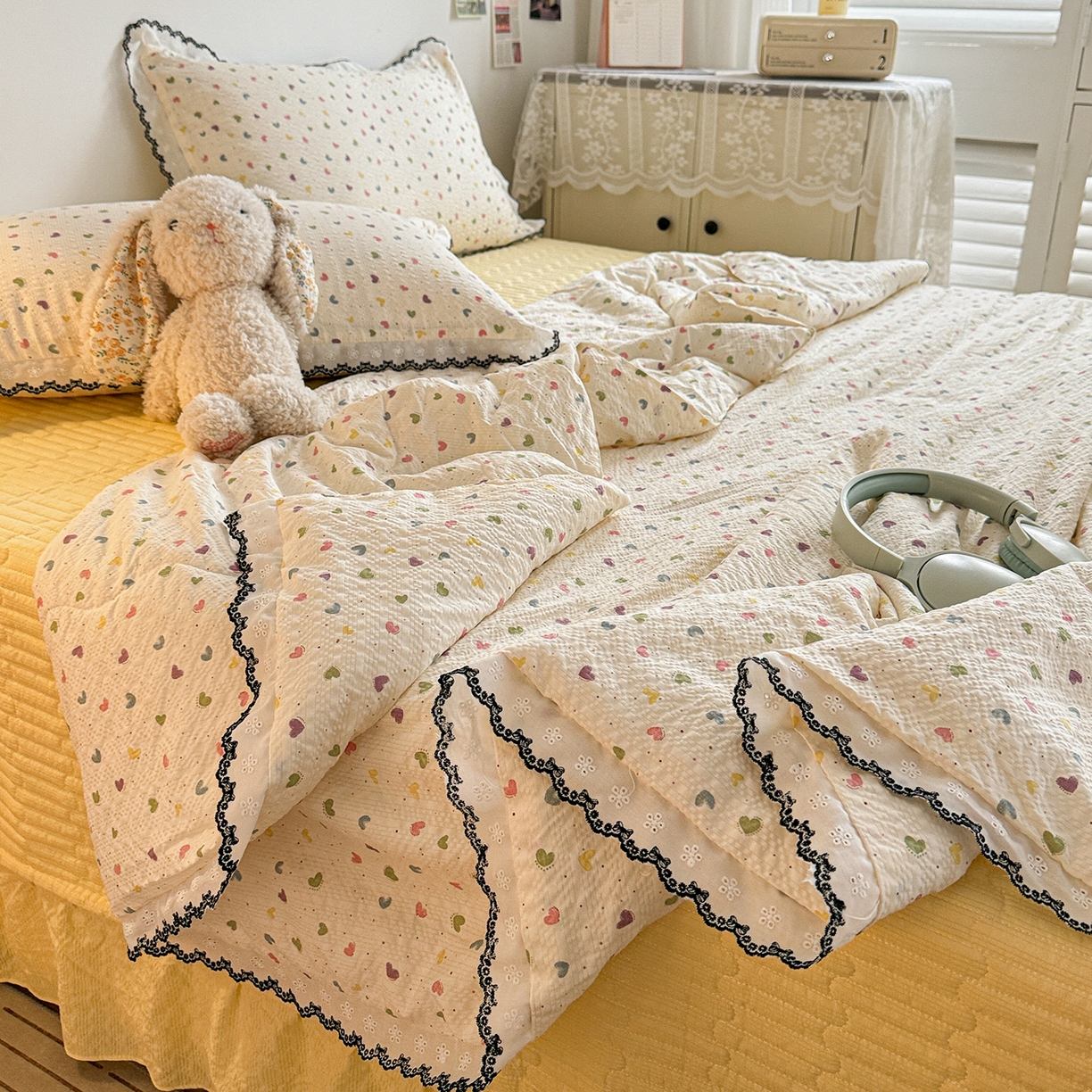 91家纺网 家纺一手货源 找家纺 富米莱（原臻工厂） 2026春夏新款云感泡芙棉复古法式花边床盖床裙被套夏凉被四件套一小红书推荐 复古花边-彩虹糖豆