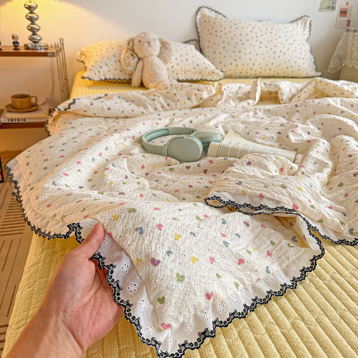 91家纺网 家纺一手货源 找家纺 富米莱（原臻工厂） 2026春夏新款云感泡芙棉复古法式花边床盖床裙被套夏凉被四件套一小红书推荐 复古花边-彩虹糖豆