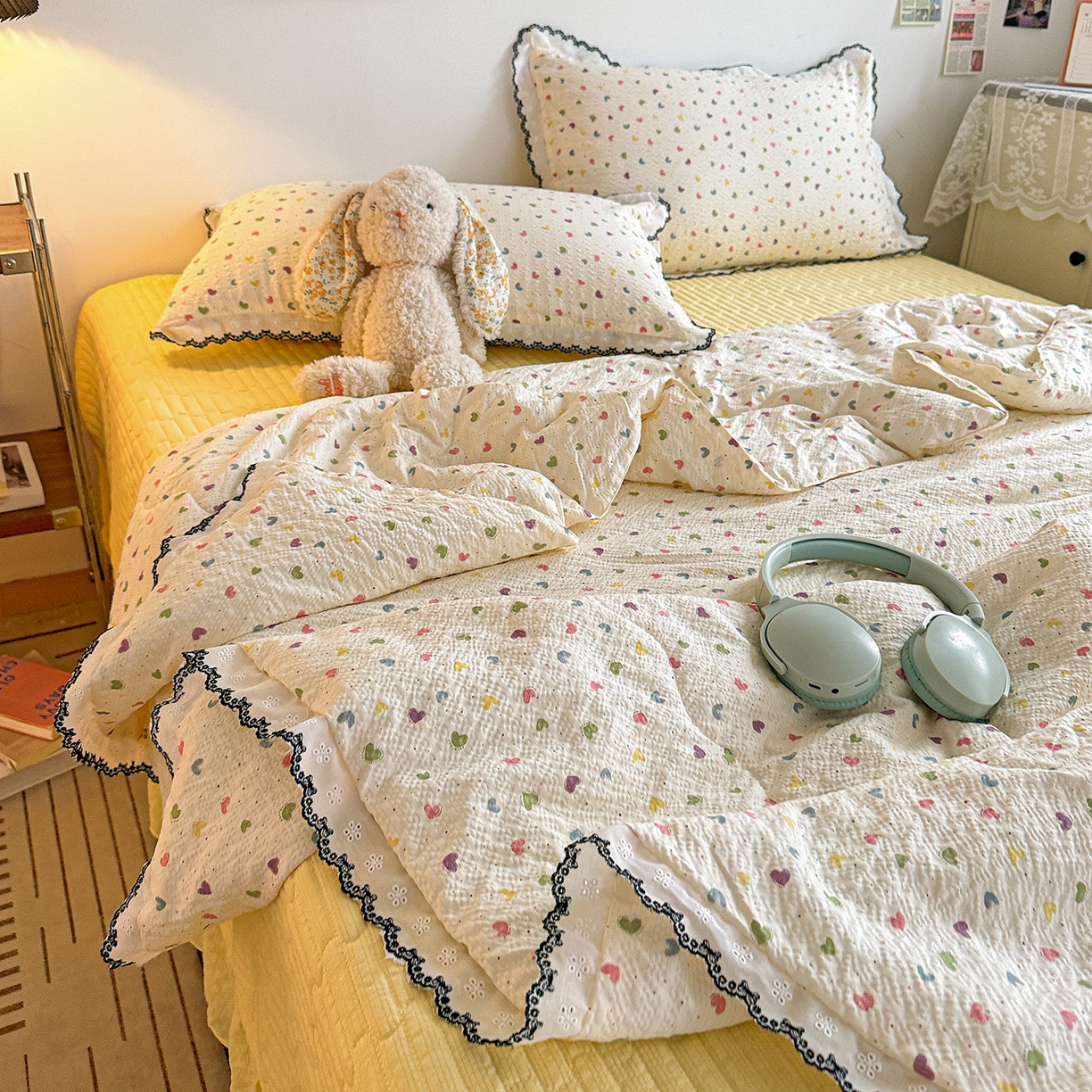 91家纺网 家纺一手货源 找家纺 富米莱（原臻工厂） 2026春夏新款云感泡芙棉复古法式花边床盖床裙被套夏凉被四件套一小红书推荐 复古花边-彩虹糖豆