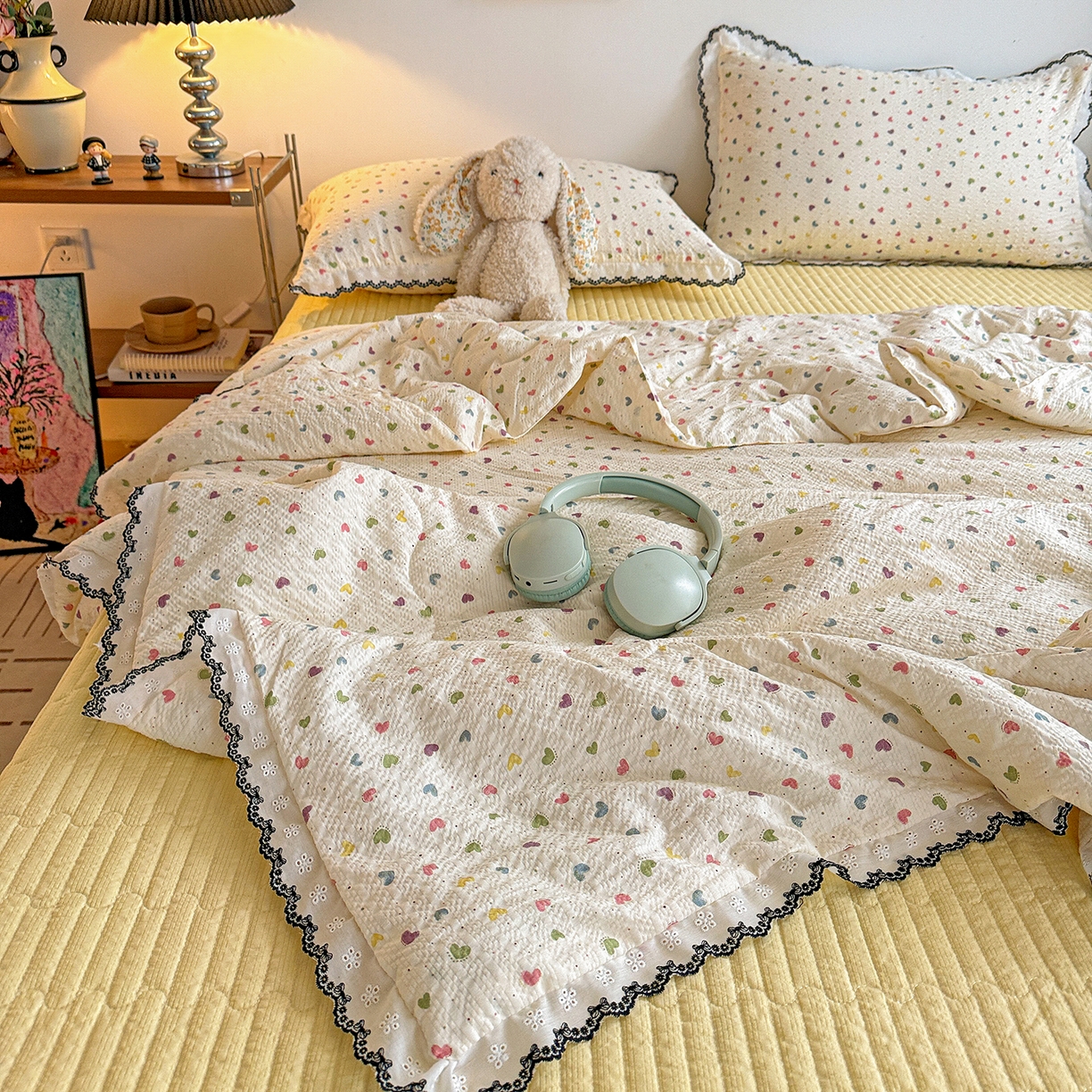 91家纺网 家纺一手货源 找家纺 富米莱（原臻工厂） 2026春夏新款云感泡芙棉复古法式花边床盖床裙被套夏凉被四件套一小红书推荐 复古花边-彩虹糖豆