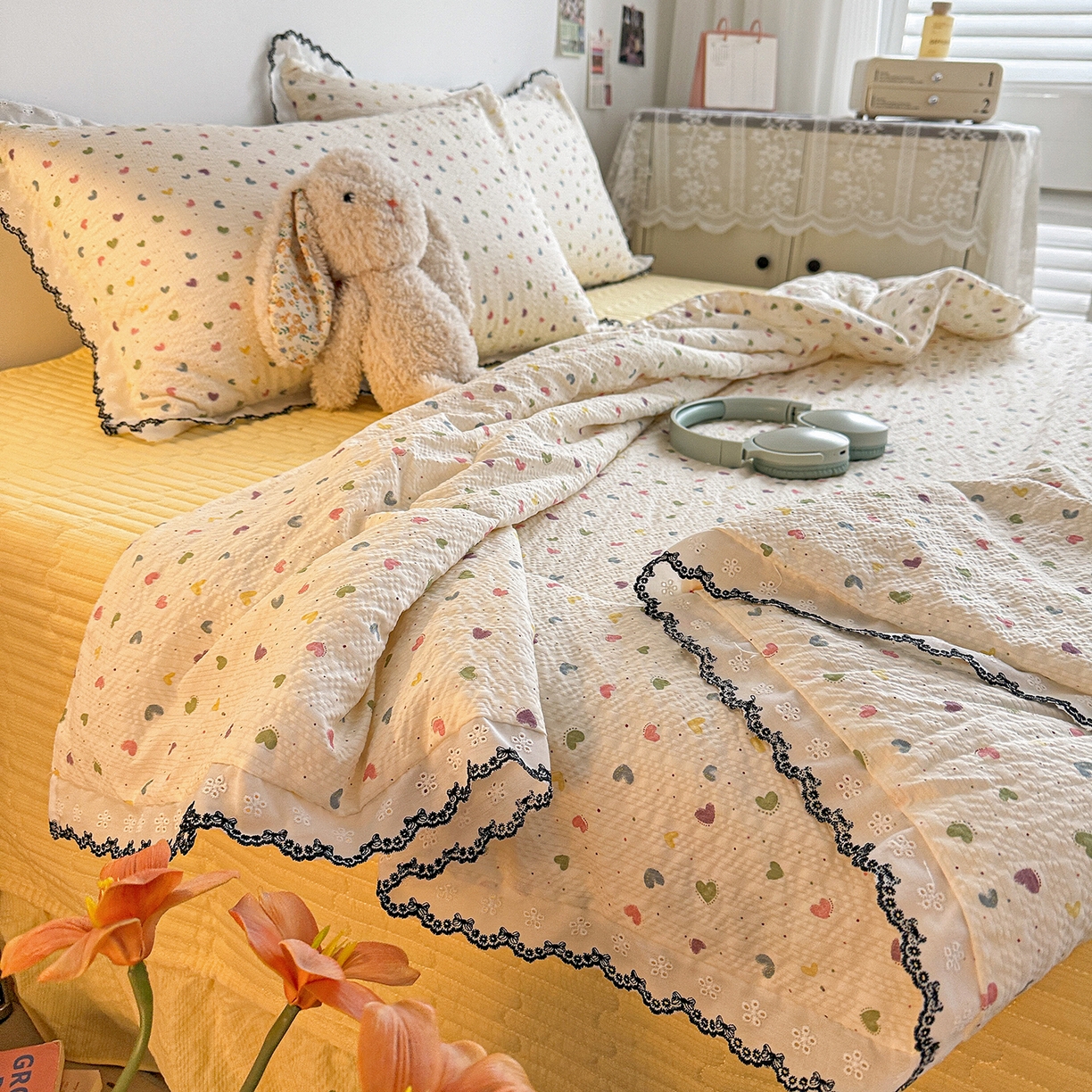 91家纺网 家纺一手货源 找家纺 富米莱（原臻工厂） 2026春夏新款云感泡芙棉复古法式花边床盖床裙被套夏凉被四件套一小红书推荐 复古花边-彩虹糖豆