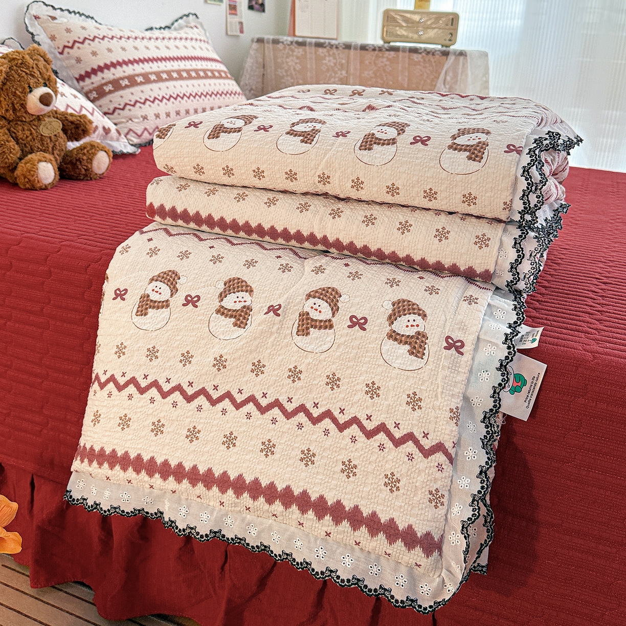 91家纺网 家纺一手货源 找家纺 富米莱（原臻工厂） 2026春夏新款云感泡芙棉复古法式花边床盖床裙被套夏凉被四件套一小红书推荐 复古花边-费尔岛娃娃