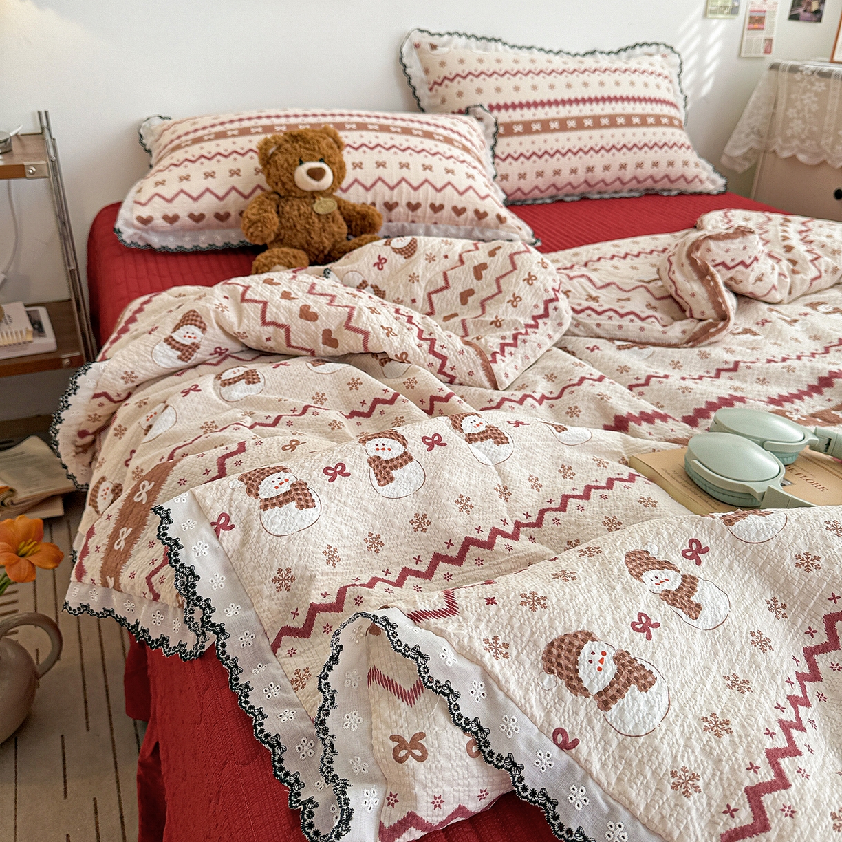 91家纺网 家纺一手货源 找家纺 富米莱（原臻工厂） 2026春夏新款云感泡芙棉复古法式花边床盖床裙被套夏凉被四件套一小红书推荐 复古花边-费尔岛娃娃