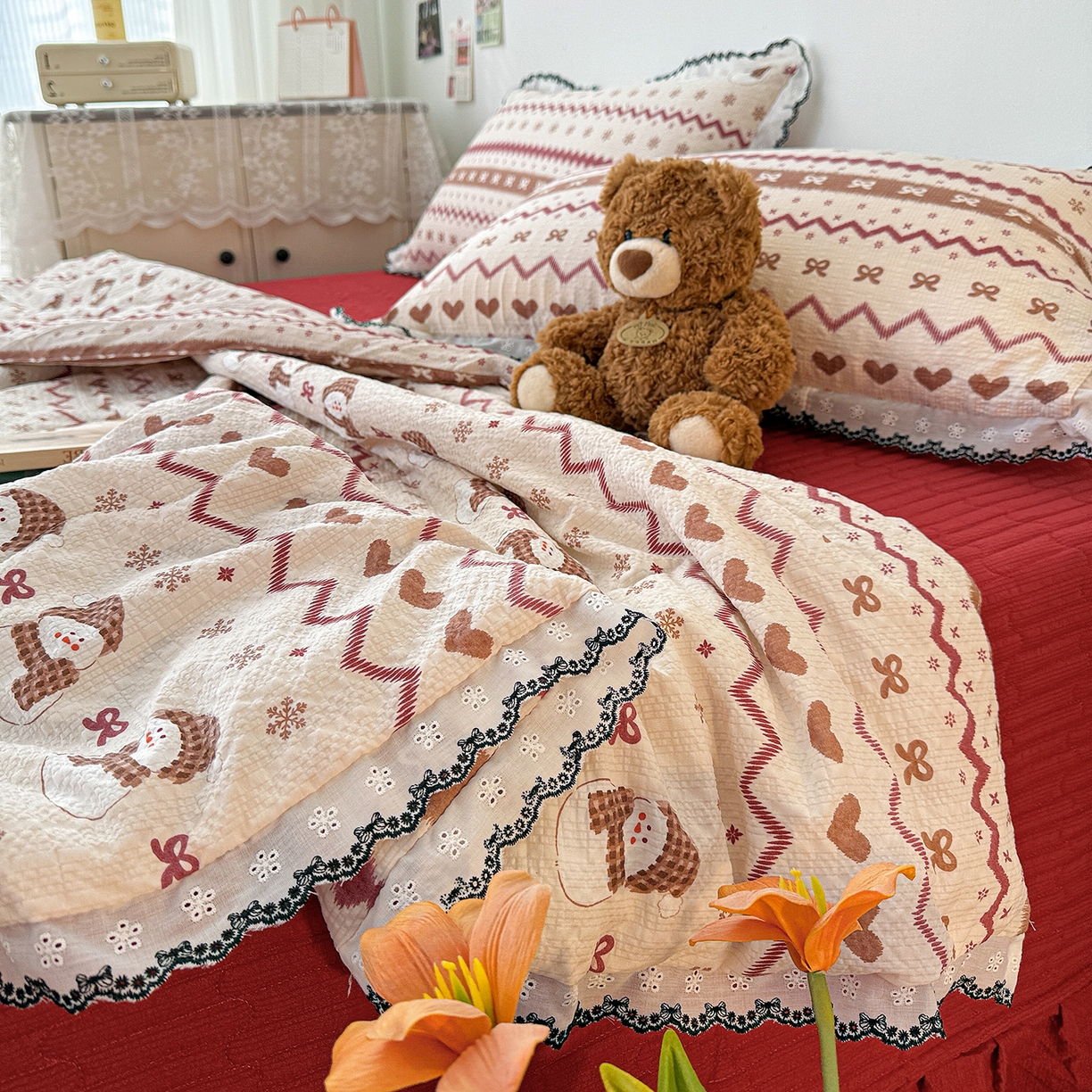 91家纺网 家纺一手货源 找家纺 富米莱（原臻工厂） 2026春夏新款云感泡芙棉复古法式花边床盖床裙被套夏凉被四件套一小红书推荐 复古花边-费尔岛娃娃