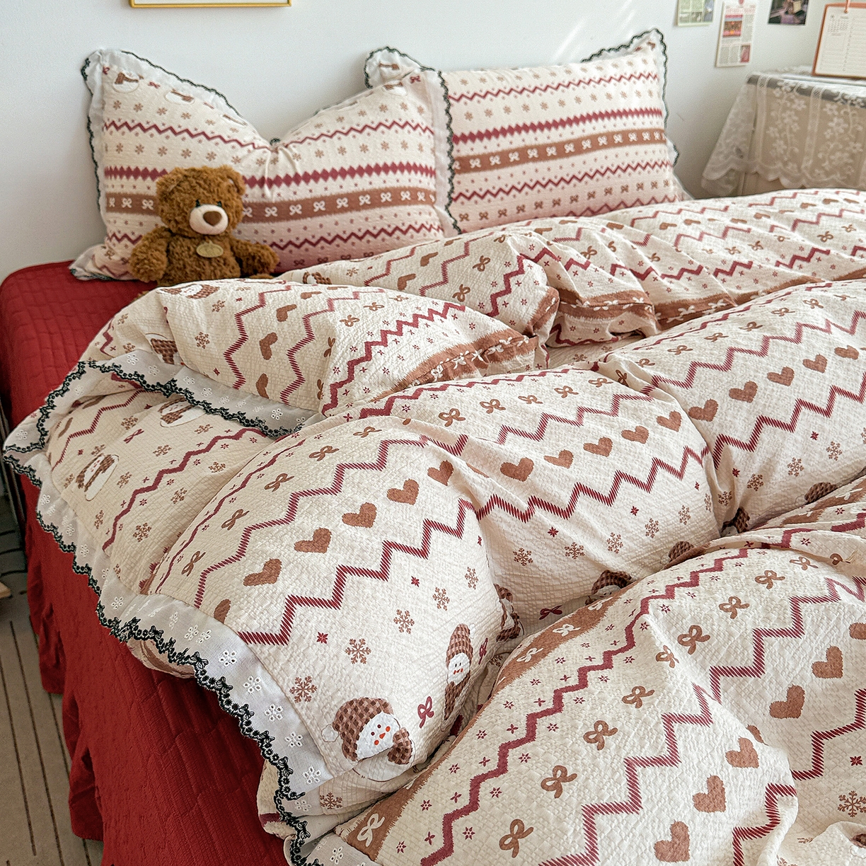 91家纺网 家纺一手货源 找家纺 富米莱（原臻工厂） 2026春夏新款云感泡芙棉复古法式花边床盖床裙被套夏凉被四件套一小红书推荐 复古花边-费尔岛娃娃