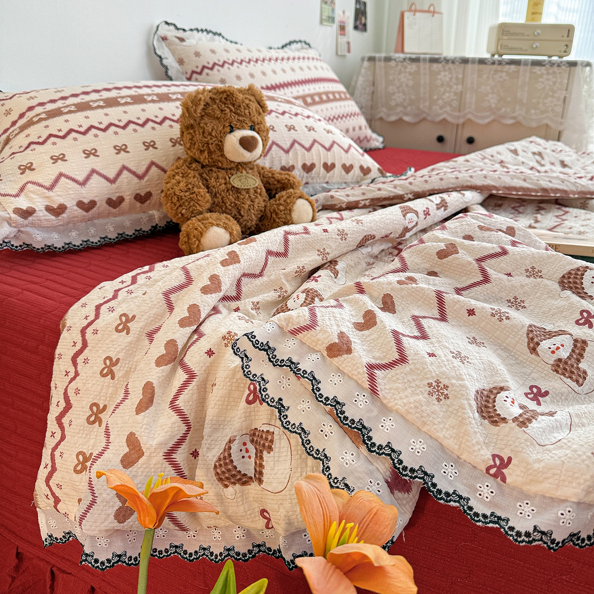 91家纺网 家纺一手货源 找家纺 富米莱（原臻工厂） 2026春夏新款云感泡芙棉复古法式花边床盖床裙被套夏凉被四件套一小红书推荐 复古花边-费尔岛娃娃