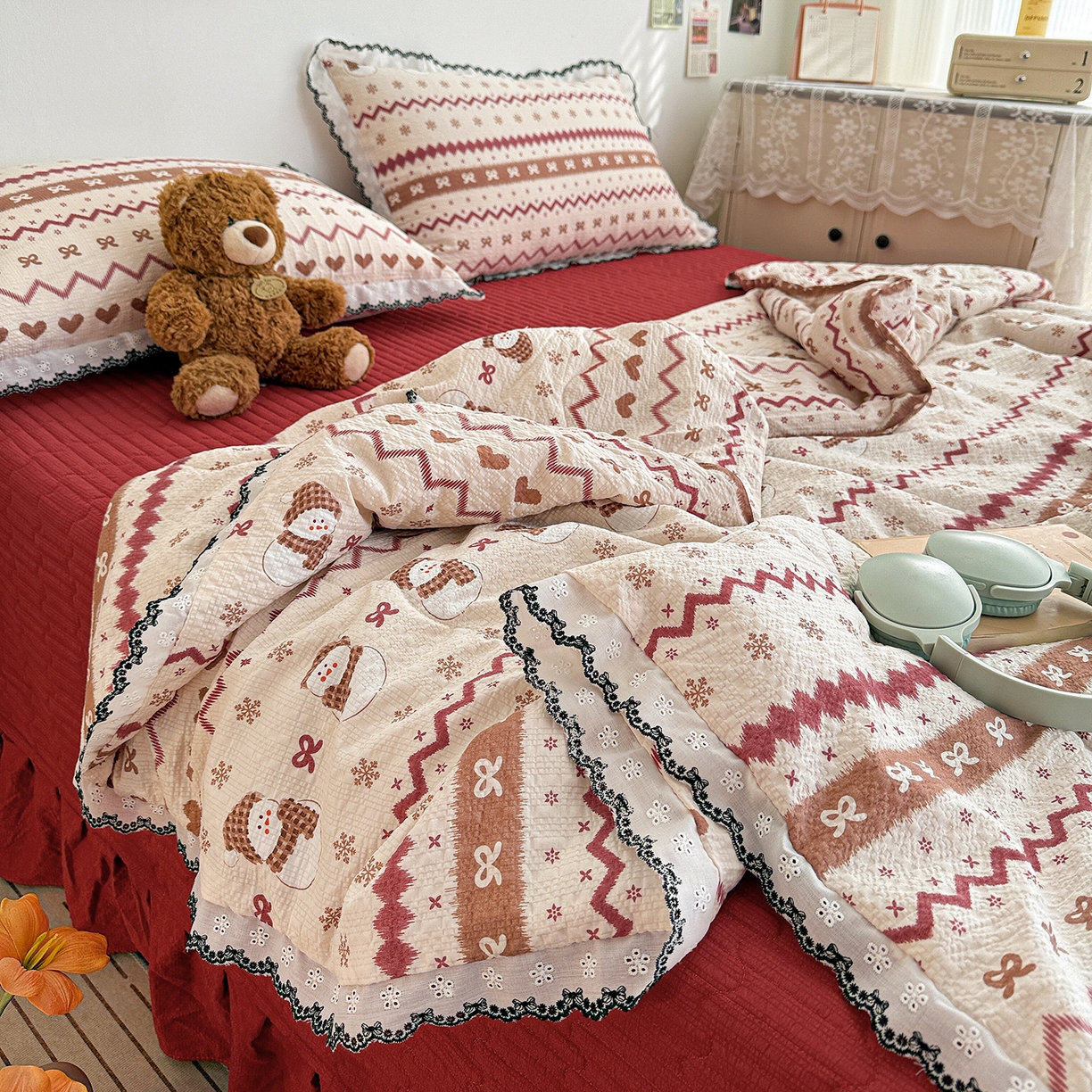 91家纺网 家纺一手货源 找家纺 富米莱（原臻工厂） 2026春夏新款云感泡芙棉复古法式花边床盖床裙被套夏凉被四件套一小红书推荐 复古花边-费尔岛娃娃