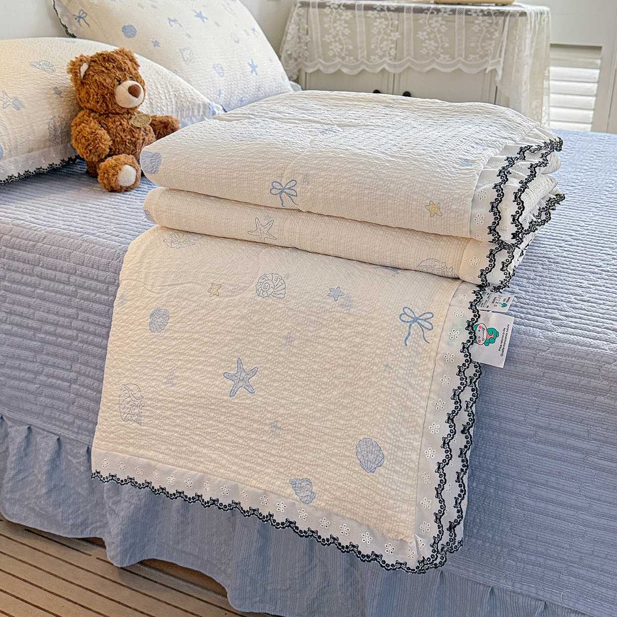 91家纺网 家纺一手货源 找家纺 富米莱（原臻工厂） 2026春夏新款云感泡芙棉复古法式花边床盖床裙被套夏凉被四件套一小红书推荐 复古花边-海盐日记