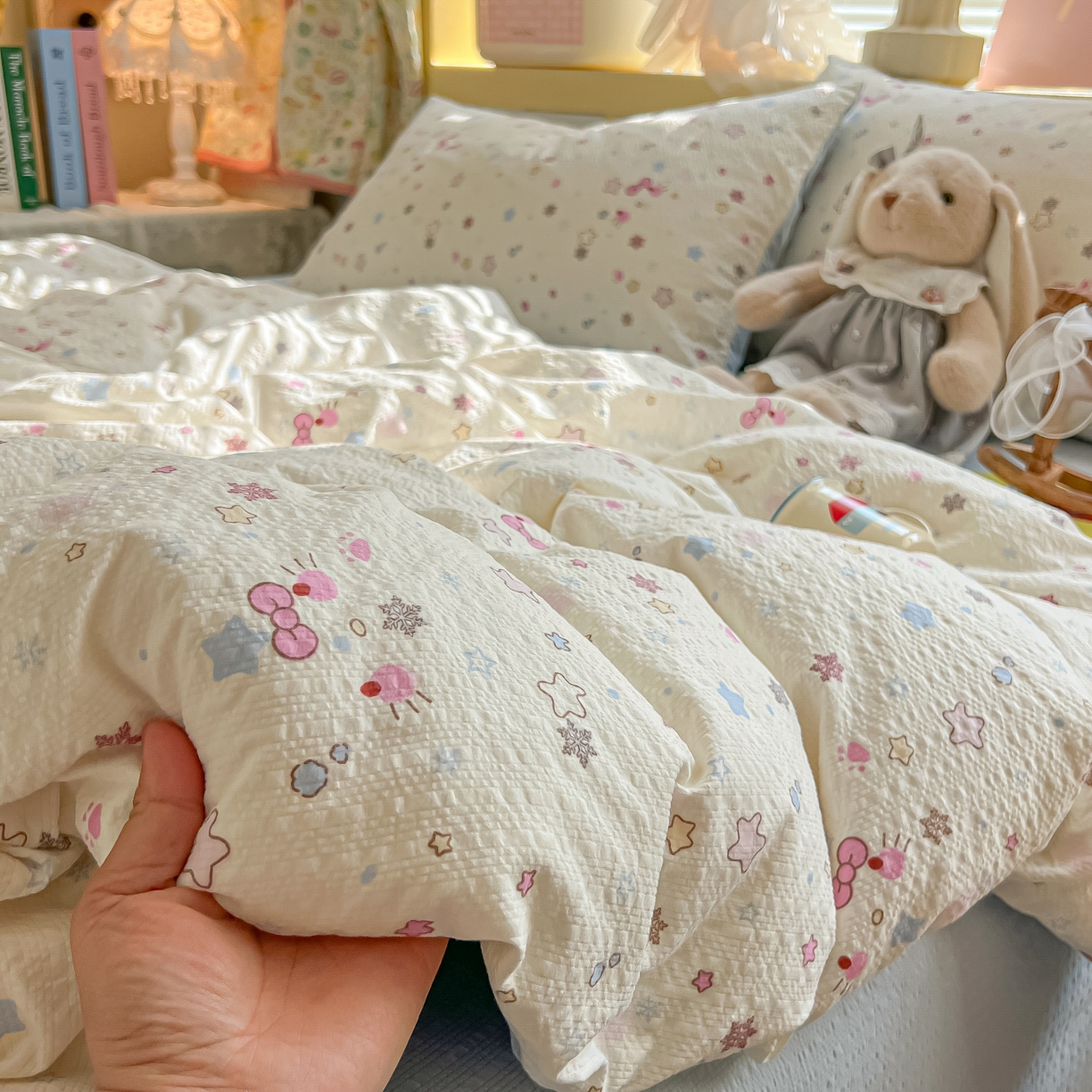 91家纺网 家纺一手货源 找家纺 韩巢家纺 2026新款泡芙纱四件套 躲猫猫