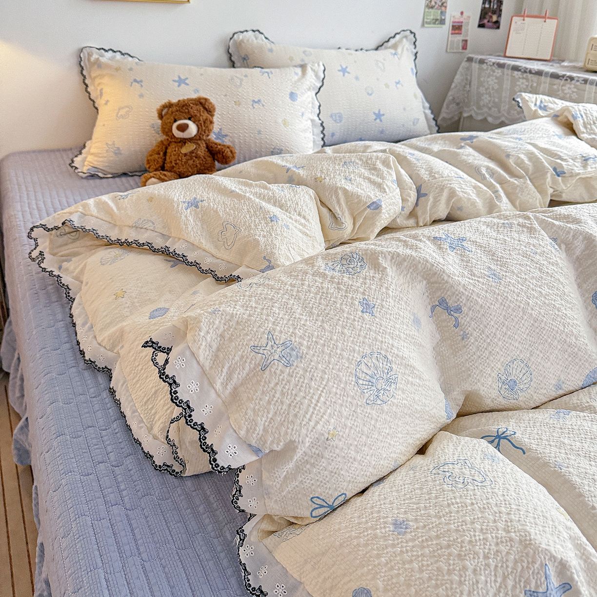 91家纺网 家纺一手货源 找家纺 富米莱（原臻工厂） 2026春夏新款云感泡芙棉复古法式花边床盖床裙被套夏凉被四件套一小红书推荐 复古花边-海盐日记