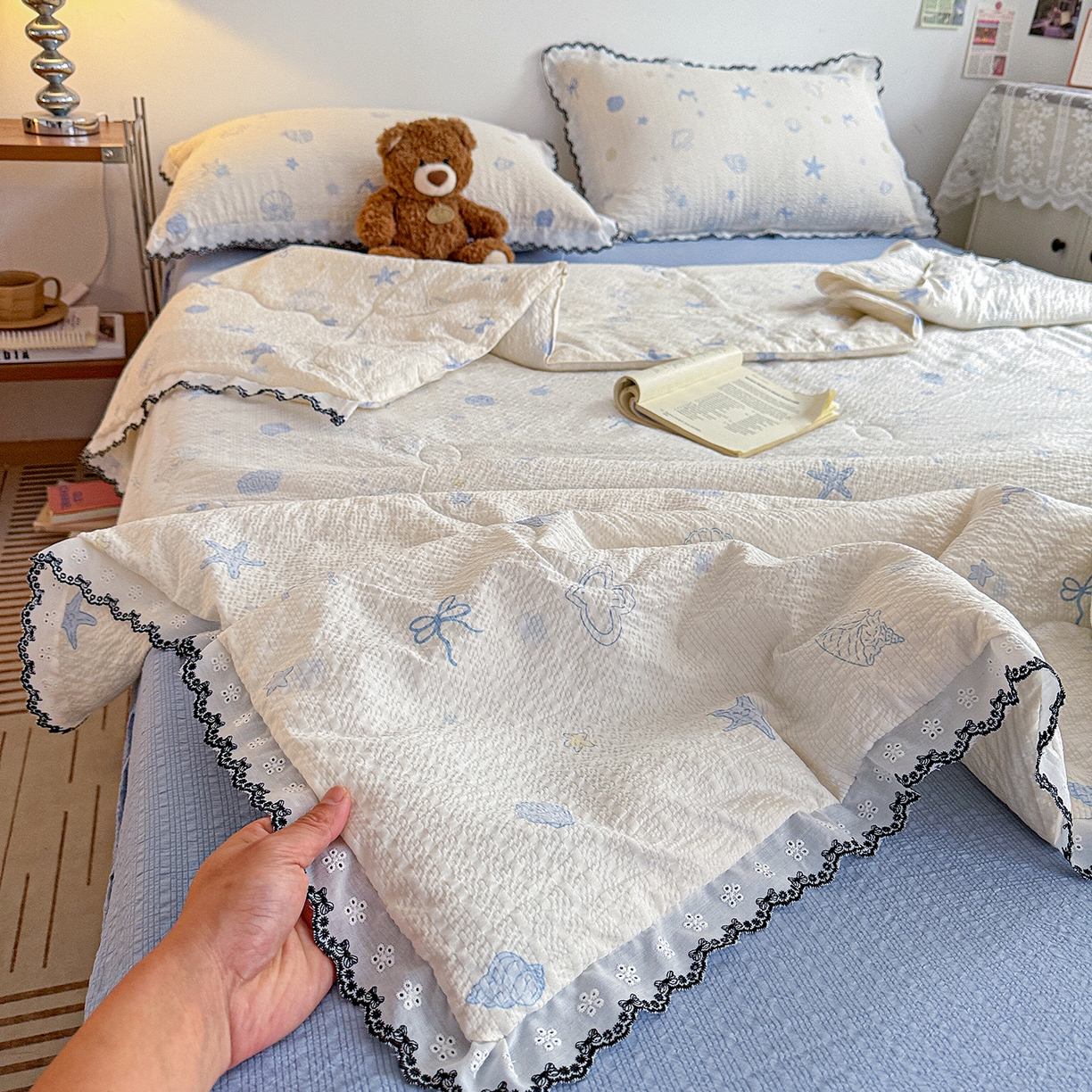 91家纺网 家纺一手货源 找家纺 富米莱（原臻工厂） 2026春夏新款云感泡芙棉复古法式花边床盖床裙被套夏凉被四件套一小红书推荐 复古花边-海盐日记