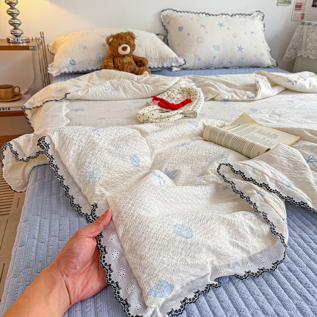 91家纺网 家纺一手货源 找家纺 富米莱（原臻工厂） 2026春夏新款云感泡芙棉复古法式花边床盖床裙被套夏凉被四件套一小红书推荐 复古花边-海盐日记