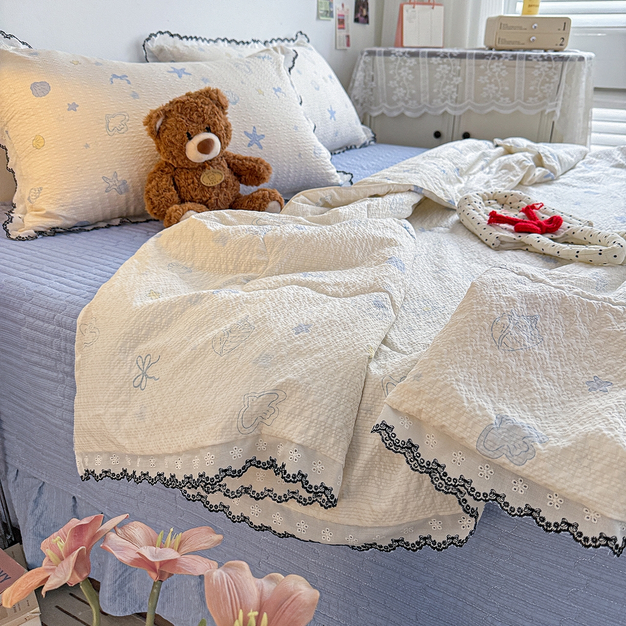 91家纺网 家纺一手货源 找家纺 富米莱（原臻工厂） 2026春夏新款云感泡芙棉复古法式花边床盖床裙被套夏凉被四件套一小红书推荐 复古花边-海盐日记