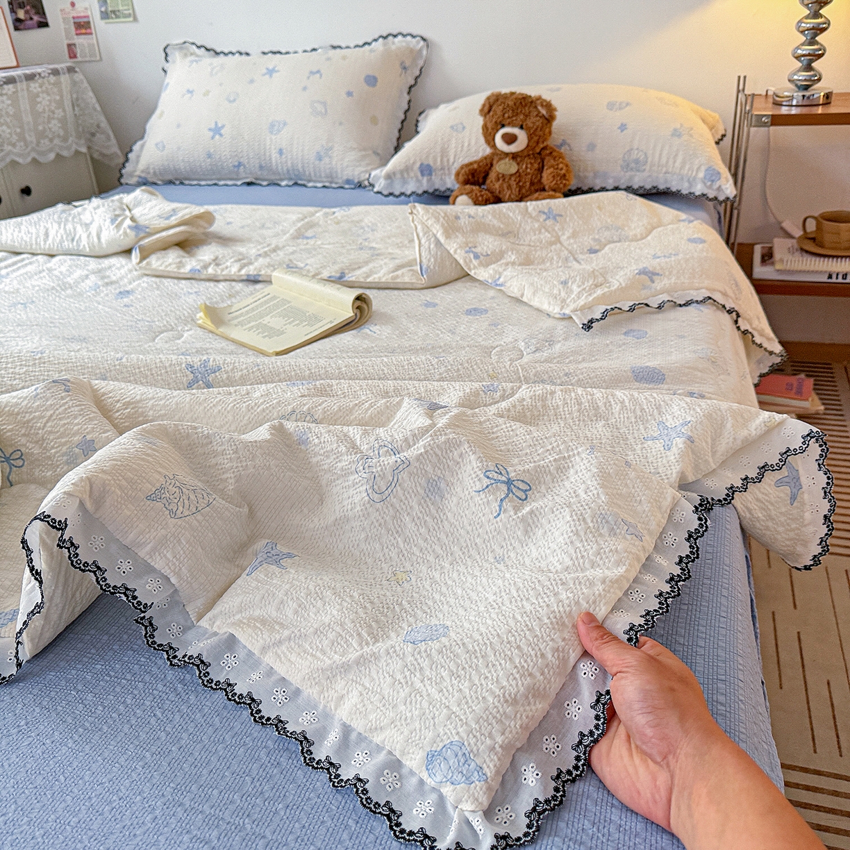 91家纺网 家纺一手货源 找家纺 富米莱（原臻工厂） 2026春夏新款云感泡芙棉复古法式花边床盖床裙被套夏凉被四件套一小红书推荐 复古花边-海盐日记