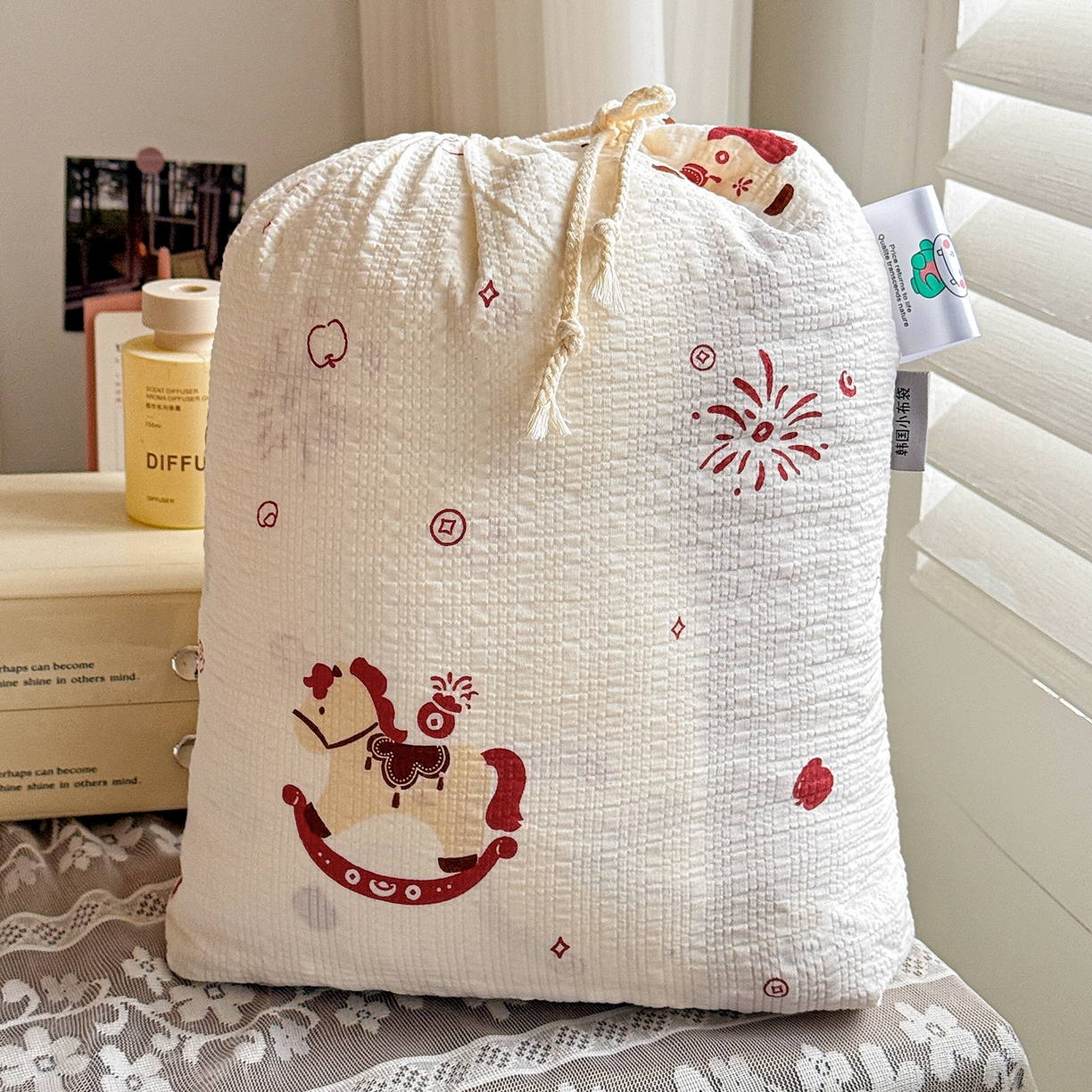 91家纺网 家纺一手货源 找家纺 富米莱（原臻工厂） 2026春夏新款云感泡芙棉复古法式花边床盖床裙被套夏凉被四件套一小红书推荐 复古花边-红色小马