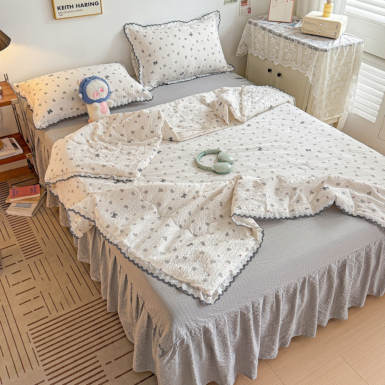 91家纺网 家纺一手货源 找家纺 富米莱（原臻工厂） 2026春夏新款云感泡芙棉复古法式花边床盖床裙被套夏凉被四件套一小红书推荐 复古花边-灰蝴蝶结