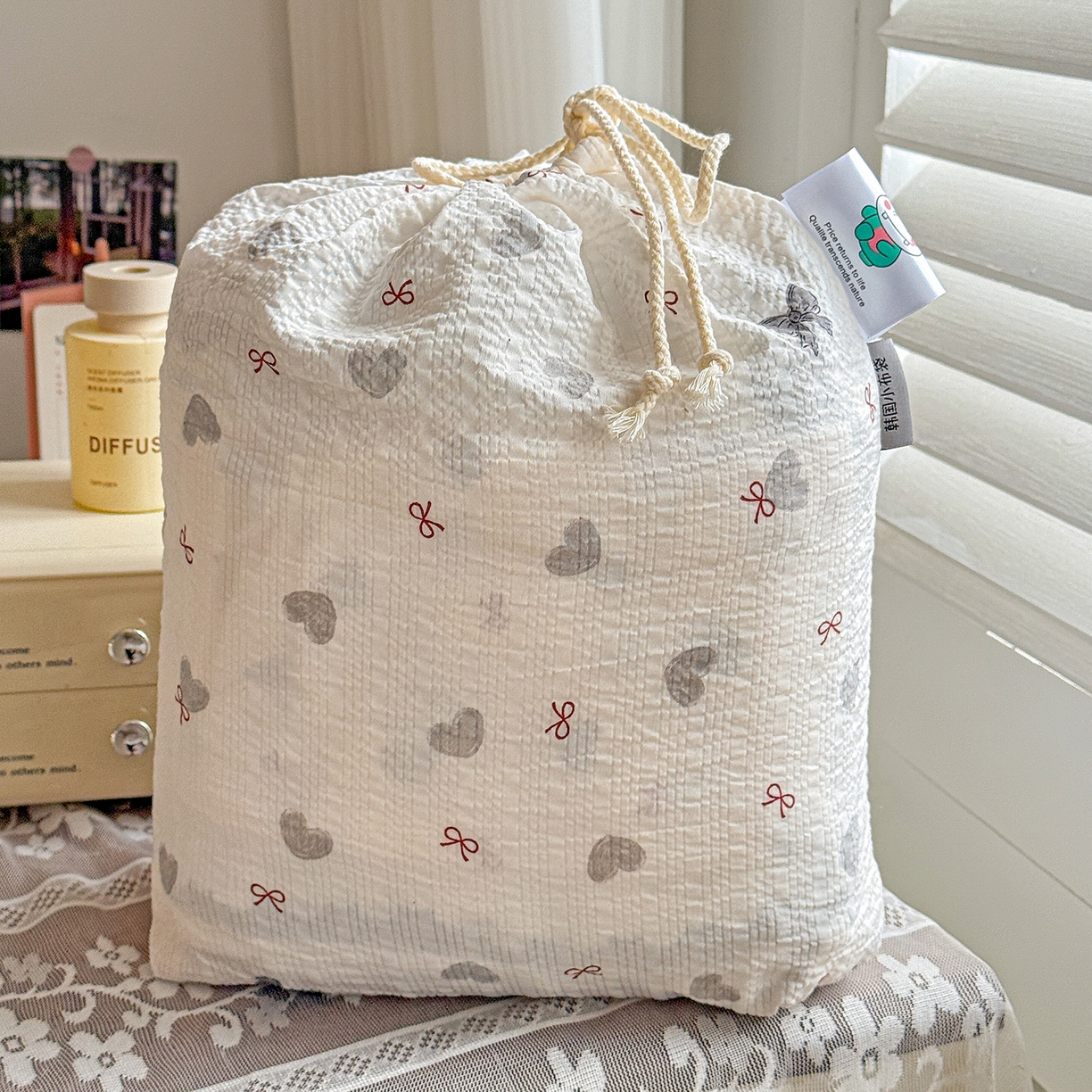 91家纺网 家纺一手货源 找家纺 富米莱（原臻工厂） 2026春夏新款云感泡芙棉复古法式花边床盖床裙被套夏凉被四件套一小红书推荐 复古花边-灰蝴蝶结