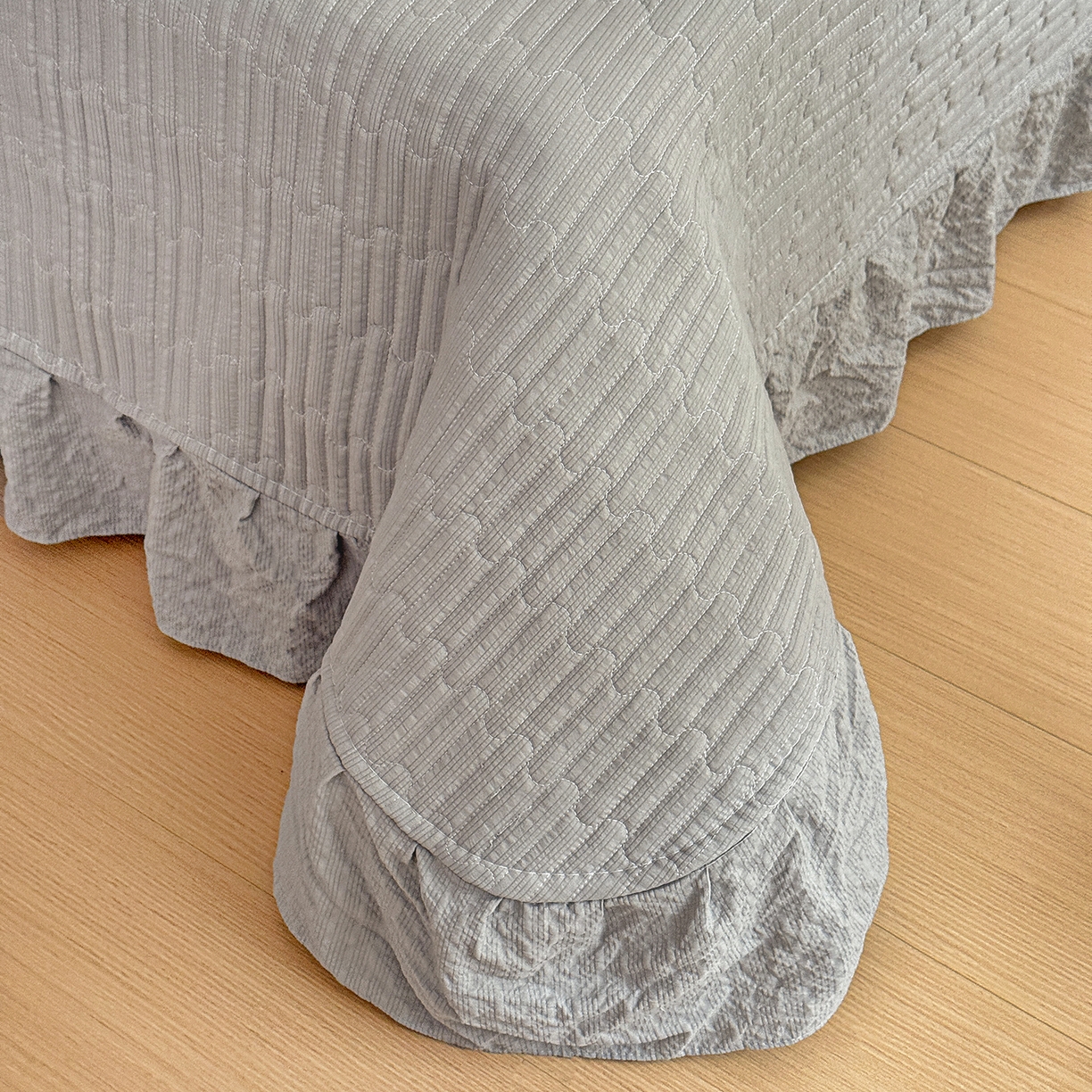 91家纺网 家纺一手货源 找家纺 富米莱（原臻工厂） 2026春夏新款云感泡芙棉复古法式花边床盖床裙被套夏凉被四件套一小红书推荐 复古花边-灰蝴蝶结