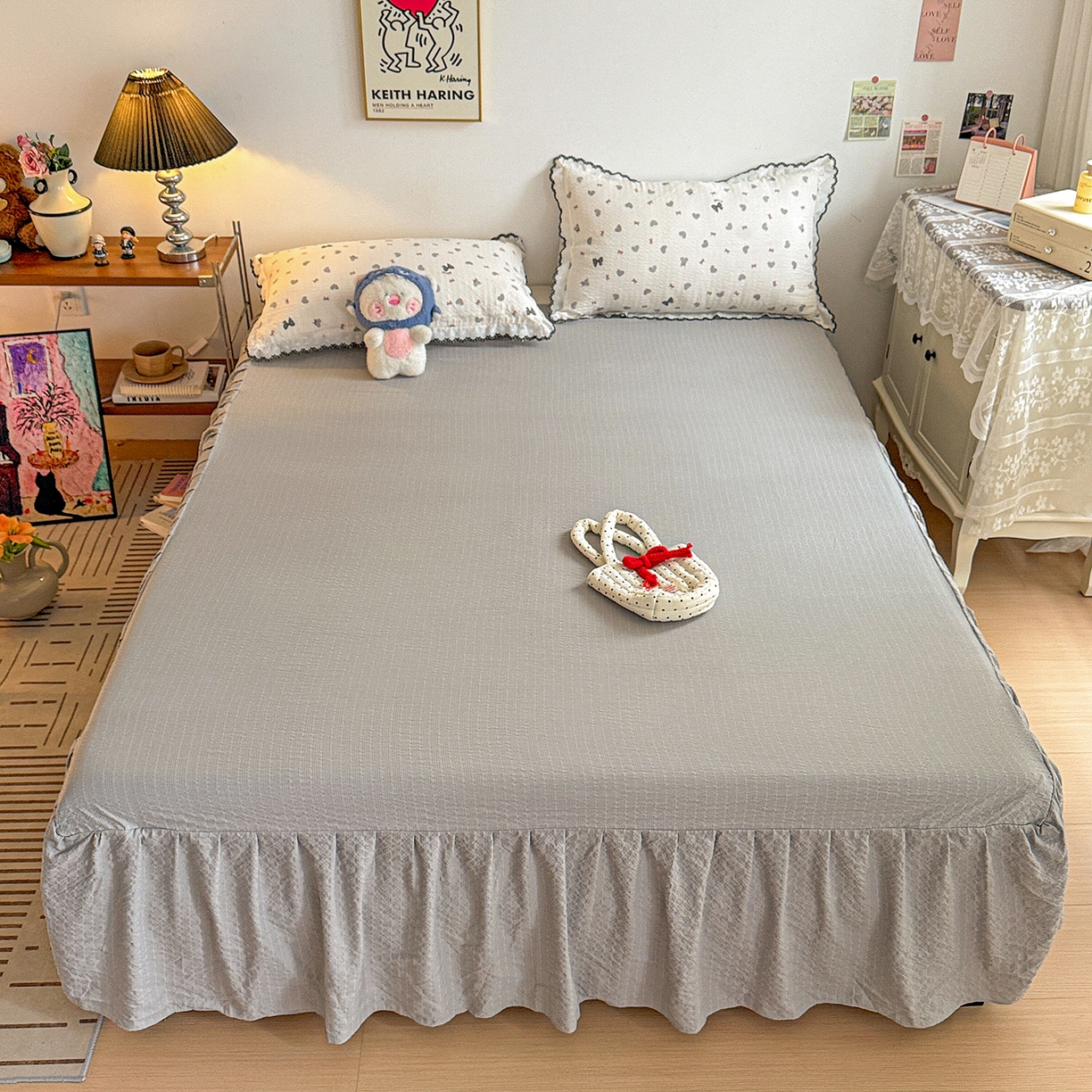 91家纺网 家纺一手货源 找家纺 富米莱（原臻工厂） 2026春夏新款云感泡芙棉复古法式花边床盖床裙被套夏凉被四件套一小红书推荐 复古花边-灰蝴蝶结