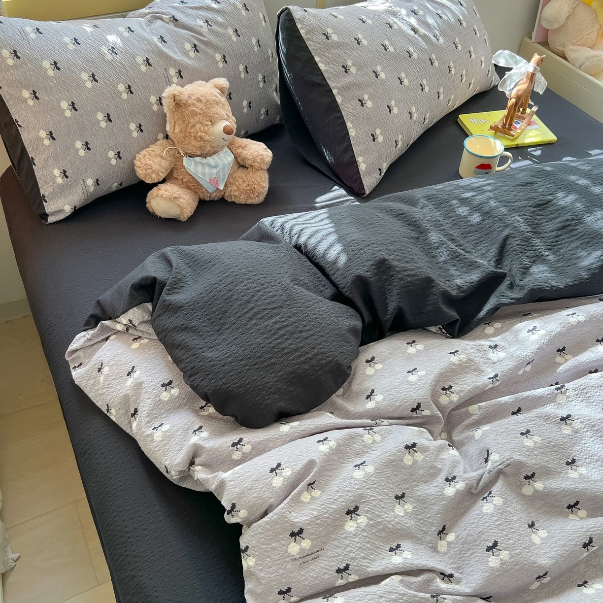 91家纺网 家纺一手货源 找家纺 韩巢家纺 2026新款泡芙纱四件套 灰樱桃