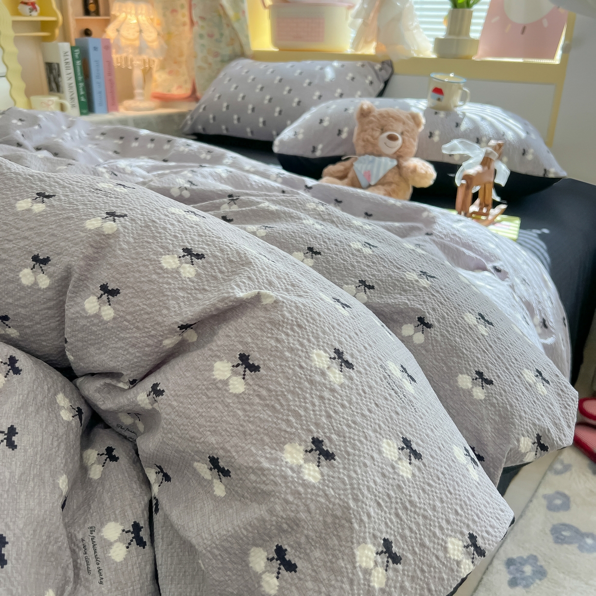 91家纺网 家纺一手货源 找家纺 韩巢家纺 2026新款泡芙纱四件套 灰樱桃