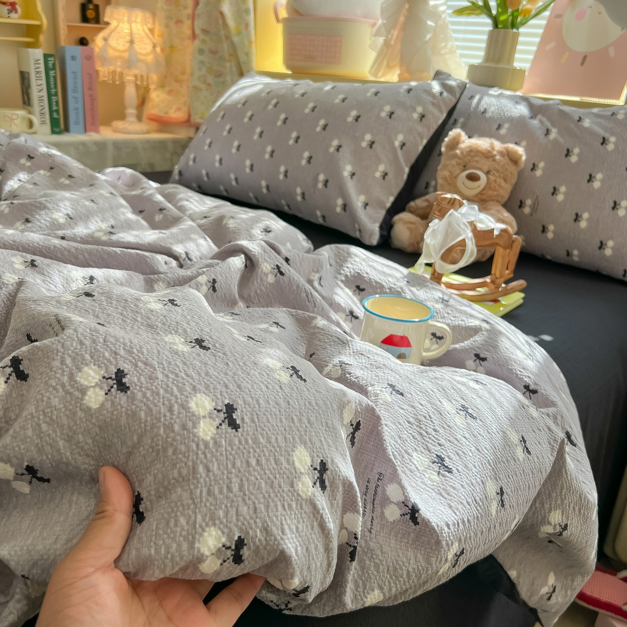 91家纺网 家纺一手货源 找家纺 韩巢家纺 2026新款泡芙纱四件套 灰樱桃