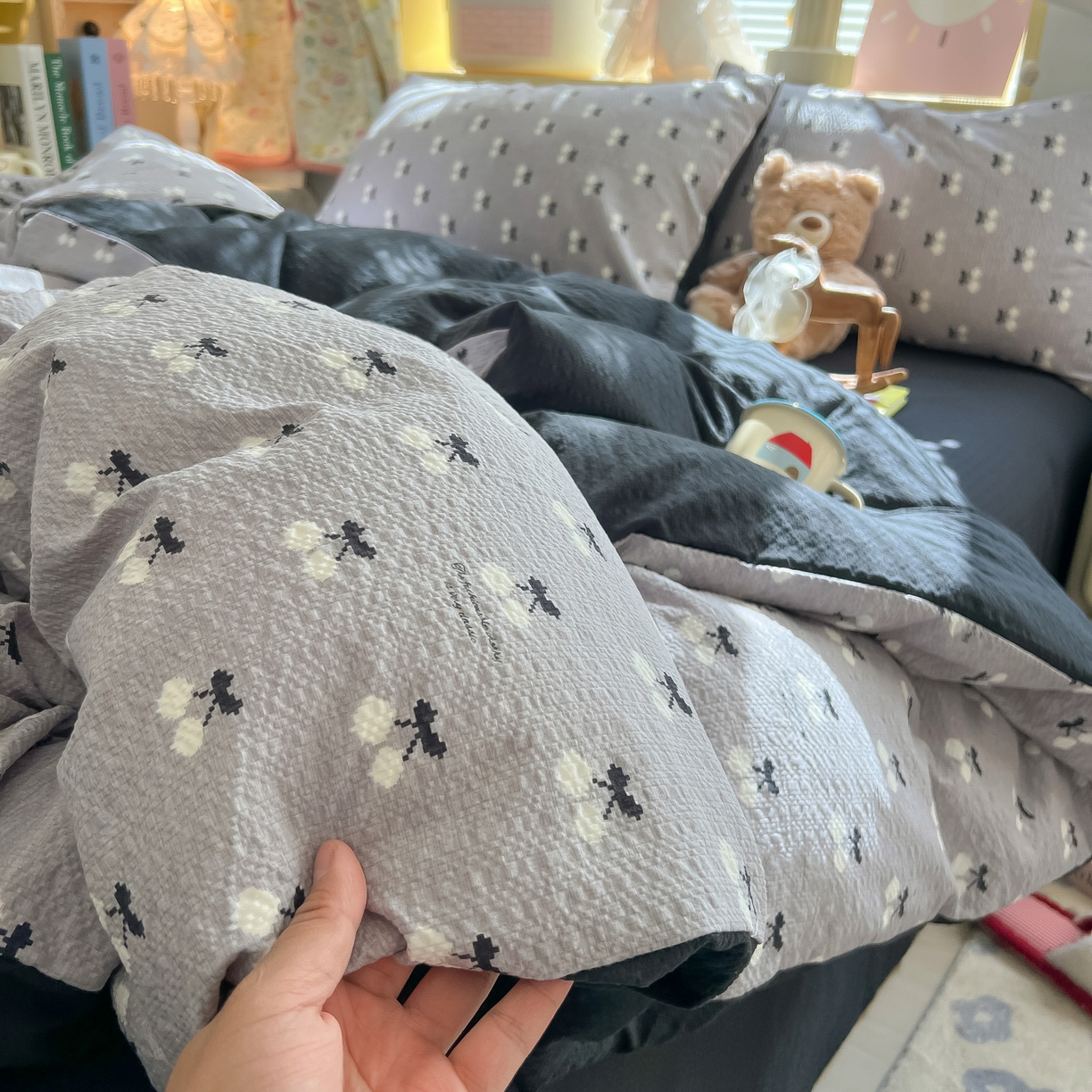 91家纺网 家纺一手货源 找家纺 韩巢家纺 2026新款泡芙纱四件套 灰樱桃