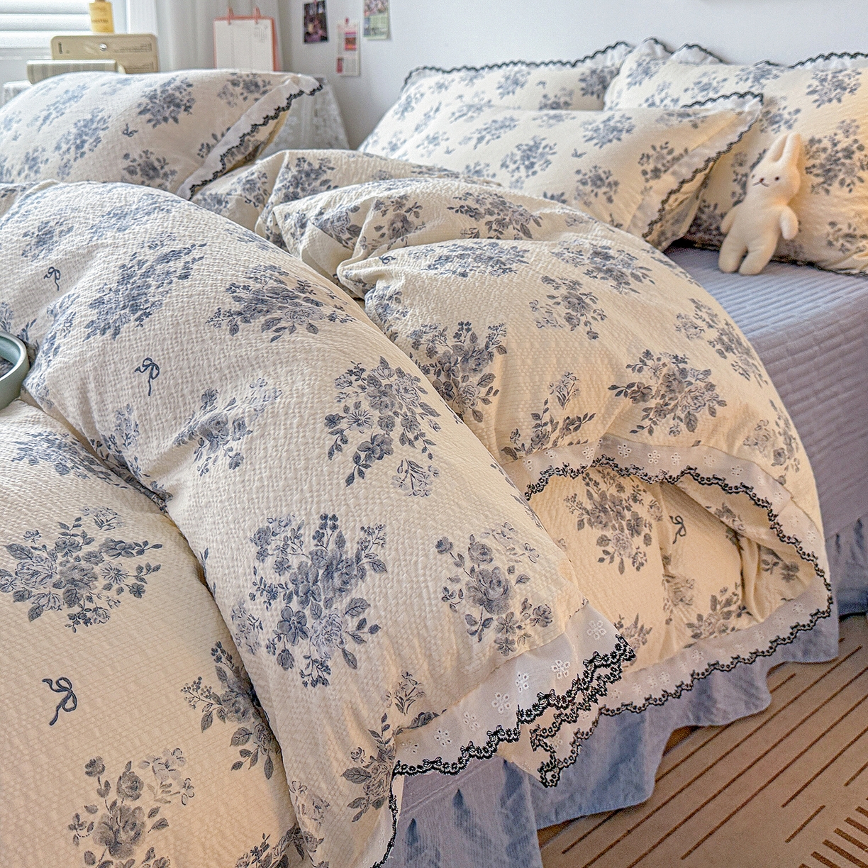 91家纺网 家纺一手货源 找家纺 富米莱（原臻工厂） 2026春夏新款云感泡芙棉复古法式花边床盖床裙被套夏凉被四件套一小红书推荐 复古花边-江南烟雨