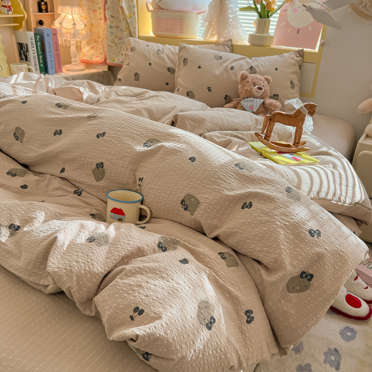 91家纺网 家纺一手货源 找家纺 韩巢家纺 2026新款泡芙纱四件套 咖啡小猫