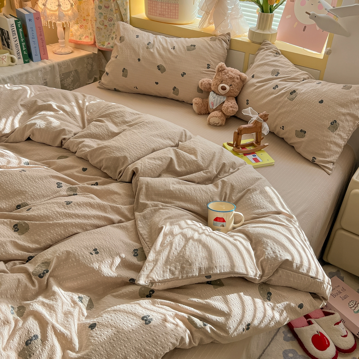 91家纺网 家纺一手货源 找家纺 韩巢家纺 2026新款泡芙纱四件套 咖啡小猫