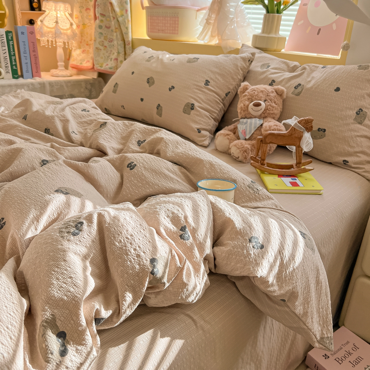 91家纺网 家纺一手货源 找家纺 韩巢家纺 2026新款泡芙纱四件套 咖啡小猫