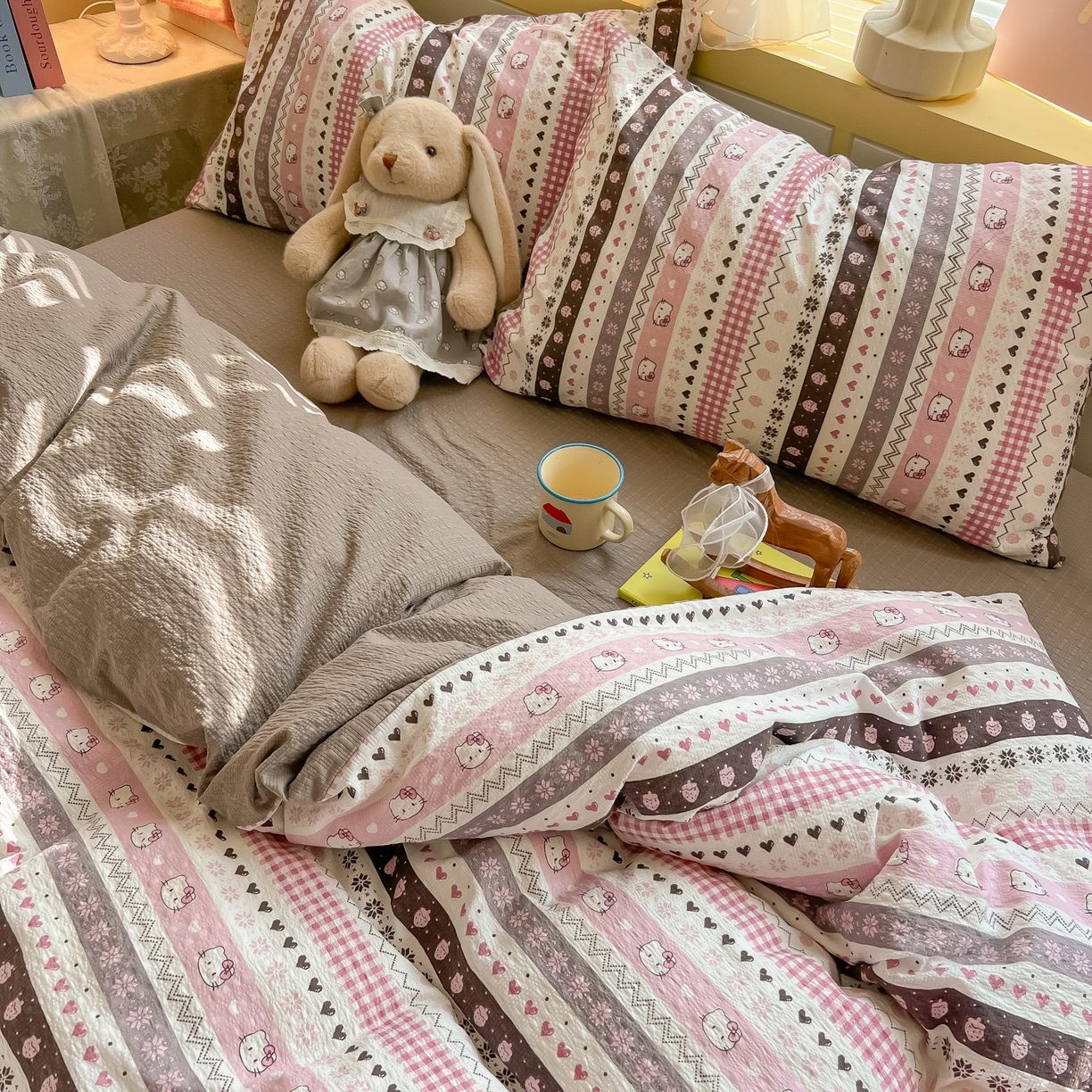 91家纺网 家纺一手货源 找家纺 韩巢家纺 2026新款泡芙纱四件套 猫咪集-粉