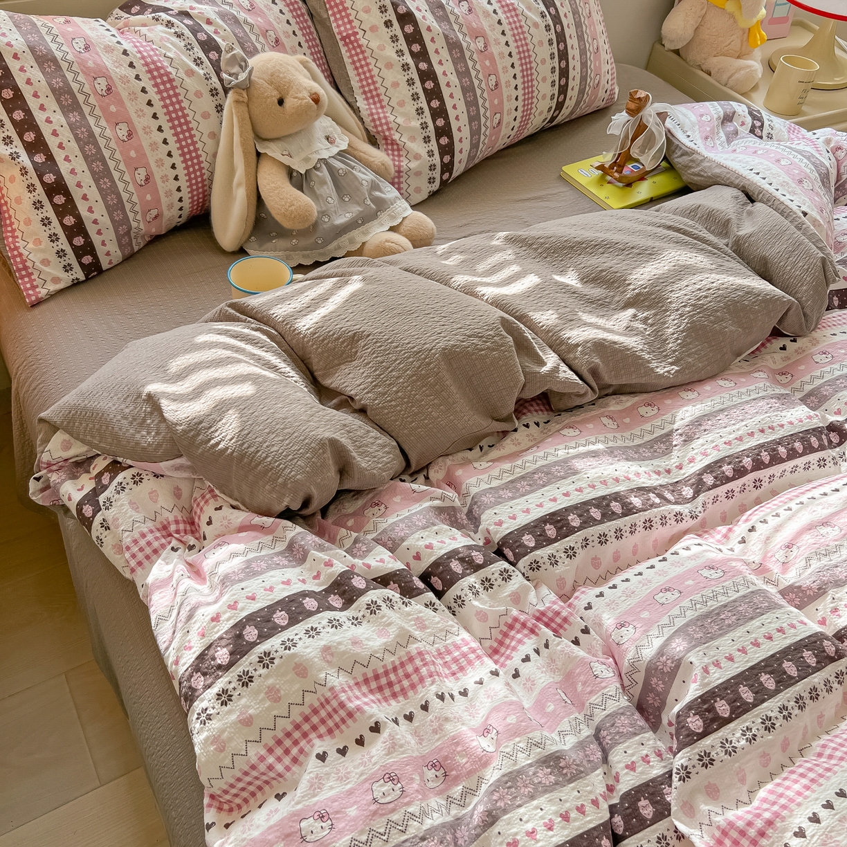 91家纺网 家纺一手货源 找家纺 韩巢家纺 2026新款泡芙纱四件套 猫咪集-粉