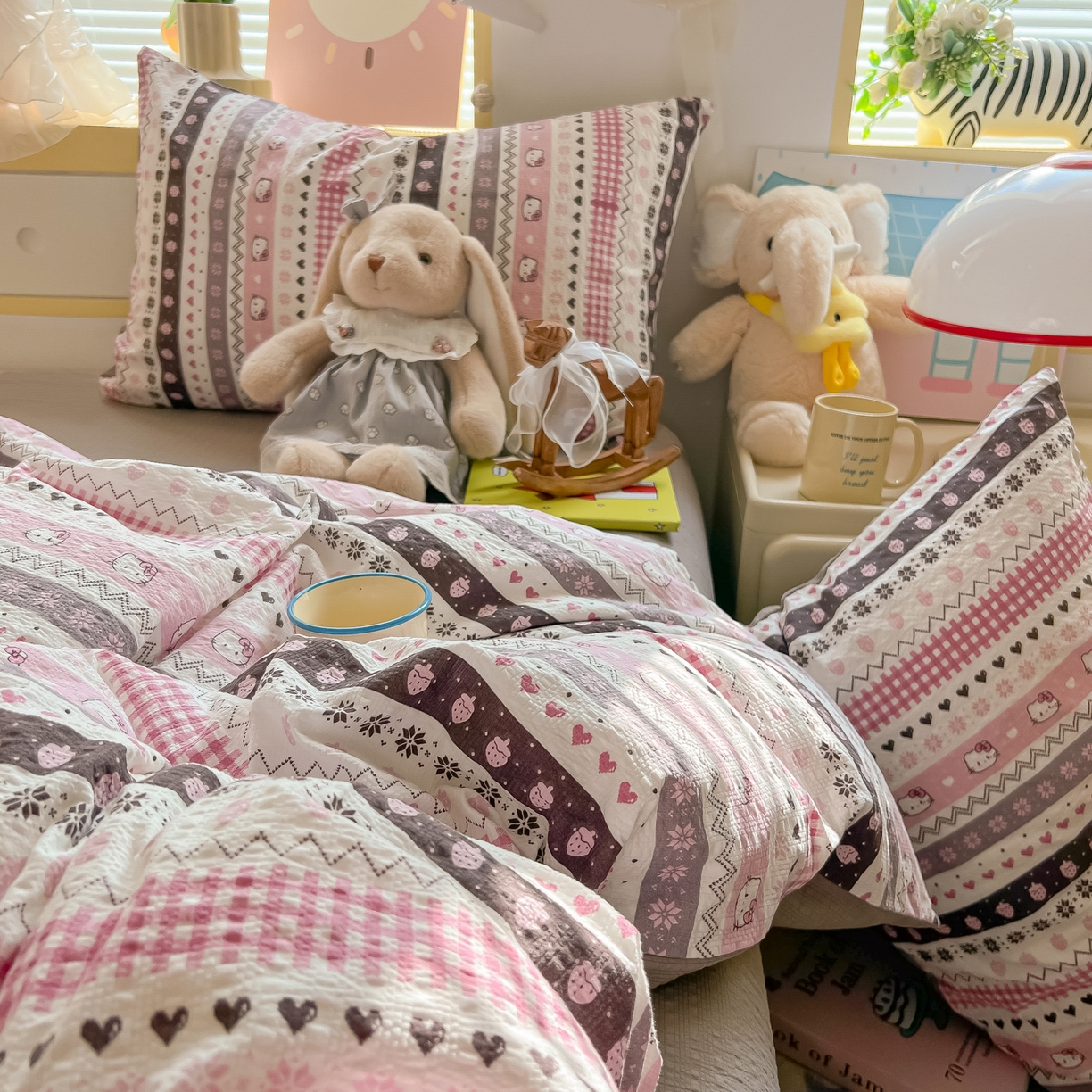 91家纺网 家纺一手货源 找家纺 韩巢家纺 2026新款泡芙纱四件套 猫咪集-粉