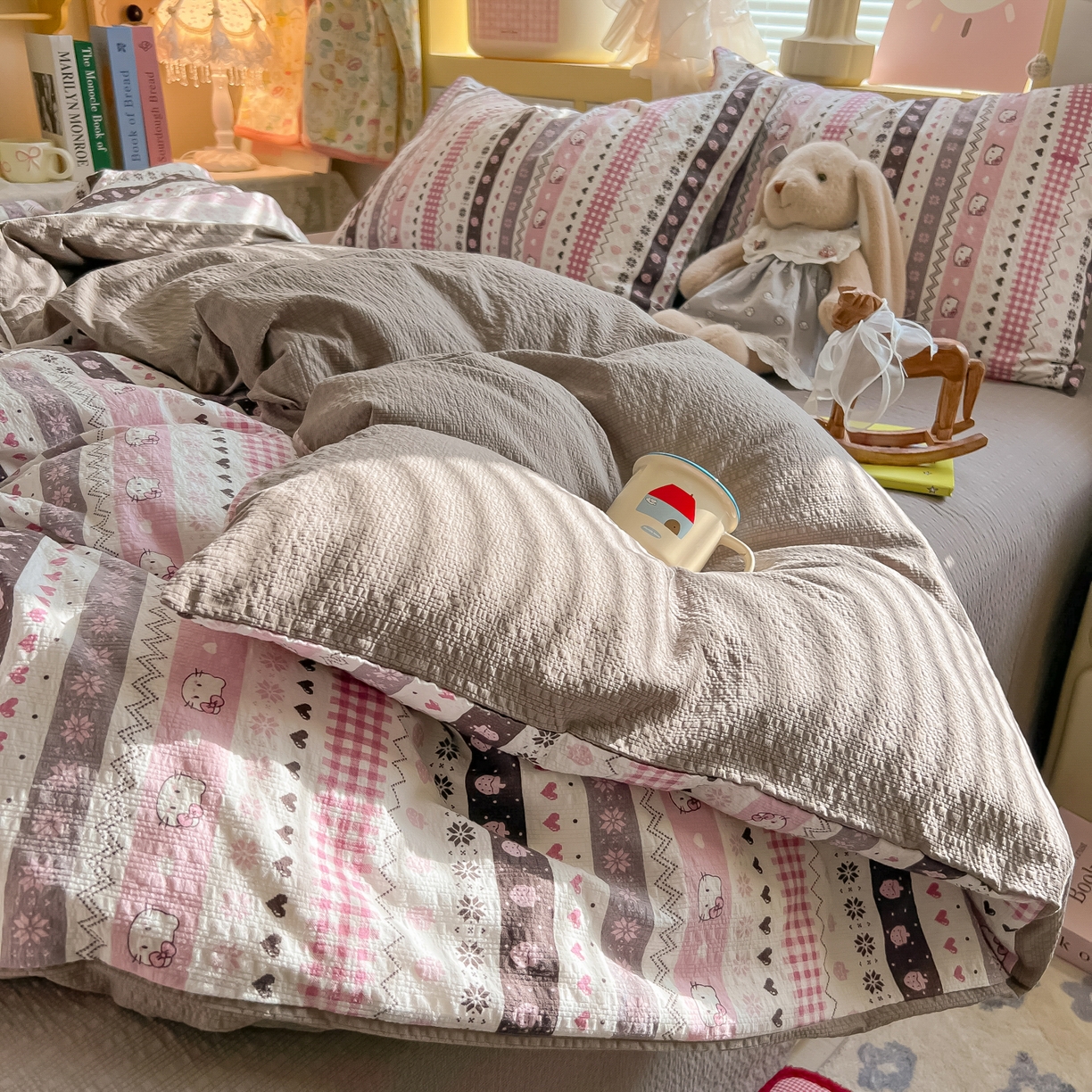 91家纺网 家纺一手货源 找家纺 韩巢家纺 2026新款泡芙纱四件套 猫咪集-粉