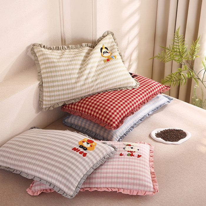 91家纺网 家纺一手货源 找家纺 蔻眠 全棉毛巾绣全荞麦枕头儿童学生花边款护颈枕芯 组合图仅展示不可下单