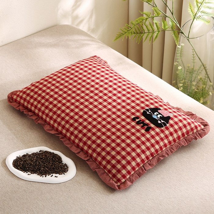 91家纺网 家纺一手货源 找家纺 蔻眠 全棉毛巾绣全荞麦枕头儿童学生花边款护颈枕芯 红色猫