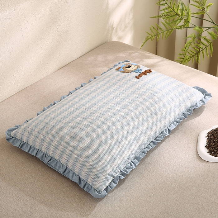 91家纺网 家纺一手货源 找家纺 蔻眠 全棉毛巾绣全荞麦枕头儿童学生花边款护颈枕芯 蓝色熊