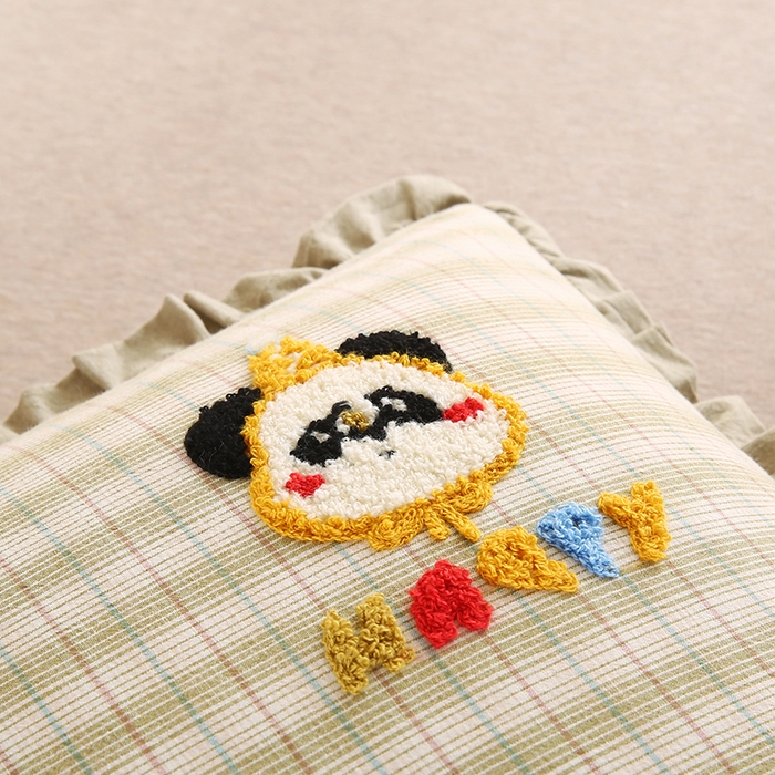 91家纺网 家纺一手货源 找家纺 蔻眠 全棉毛巾绣全荞麦枕头儿童学生花边款护颈枕芯 绿色熊