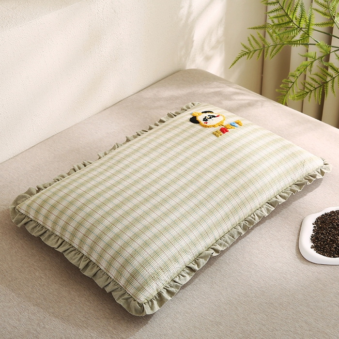 91家纺网 家纺一手货源 找家纺 蔻眠 全棉毛巾绣全荞麦枕头儿童学生花边款护颈枕芯 绿色熊