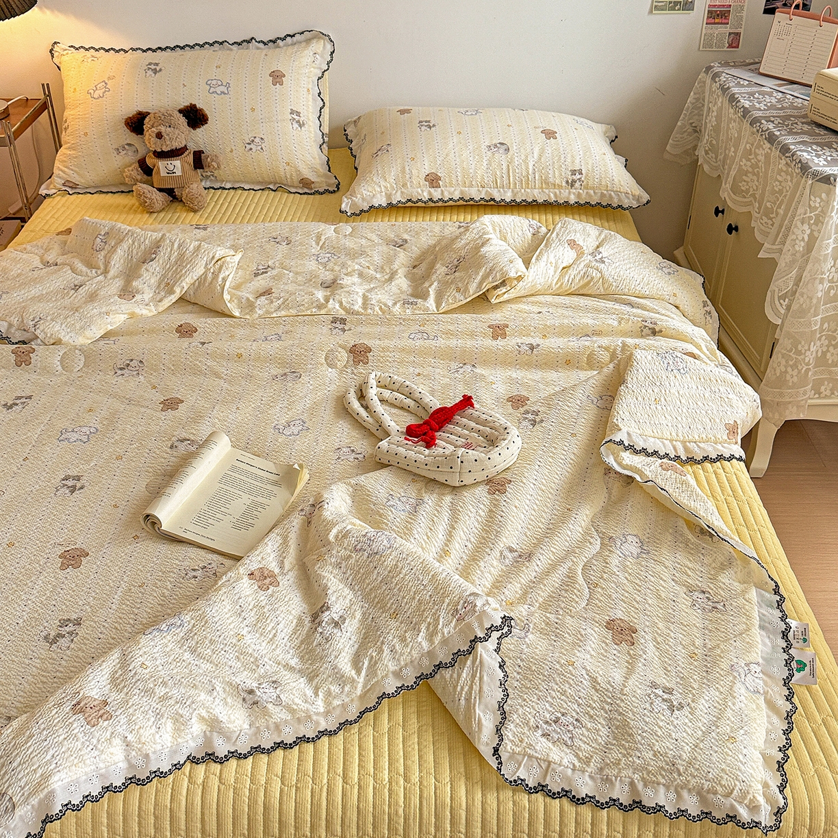 91家纺网 家纺一手货源 找家纺 富米莱（原臻工厂） 2026春夏新款云感泡芙棉复古法式花边床盖床裙被套夏凉被四件套一小红书推荐 复古花边-奶萌狗