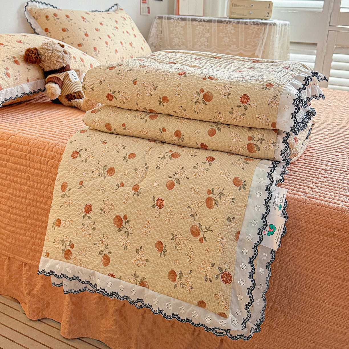 91家纺网 家纺一手货源 找家纺 富米莱（原臻工厂） 2026春夏新款云感泡芙棉复古法式花边床盖床裙被套夏凉被四件套一小红书推荐 复古花边-秋日果园