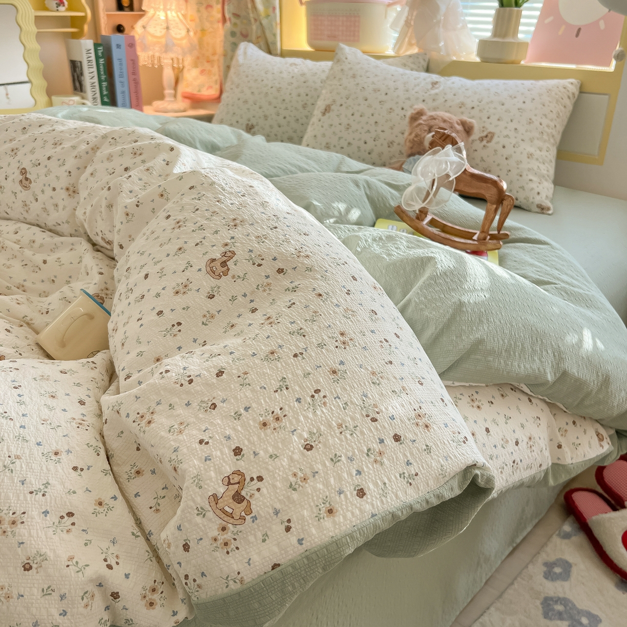 91家纺网 家纺一手货源 找家纺 韩巢家纺 2026新款泡芙纱四件套 木马小花团