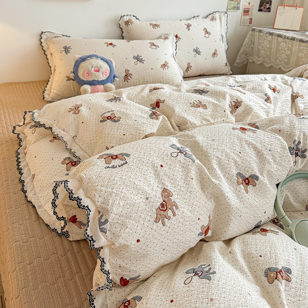 91家纺网 家纺一手货源 找家纺 富米莱（原臻工厂） 2026春夏新款云感泡芙棉复古法式花边床盖床裙被套夏凉被四件套一小红书推荐 复古花边-童趣木马