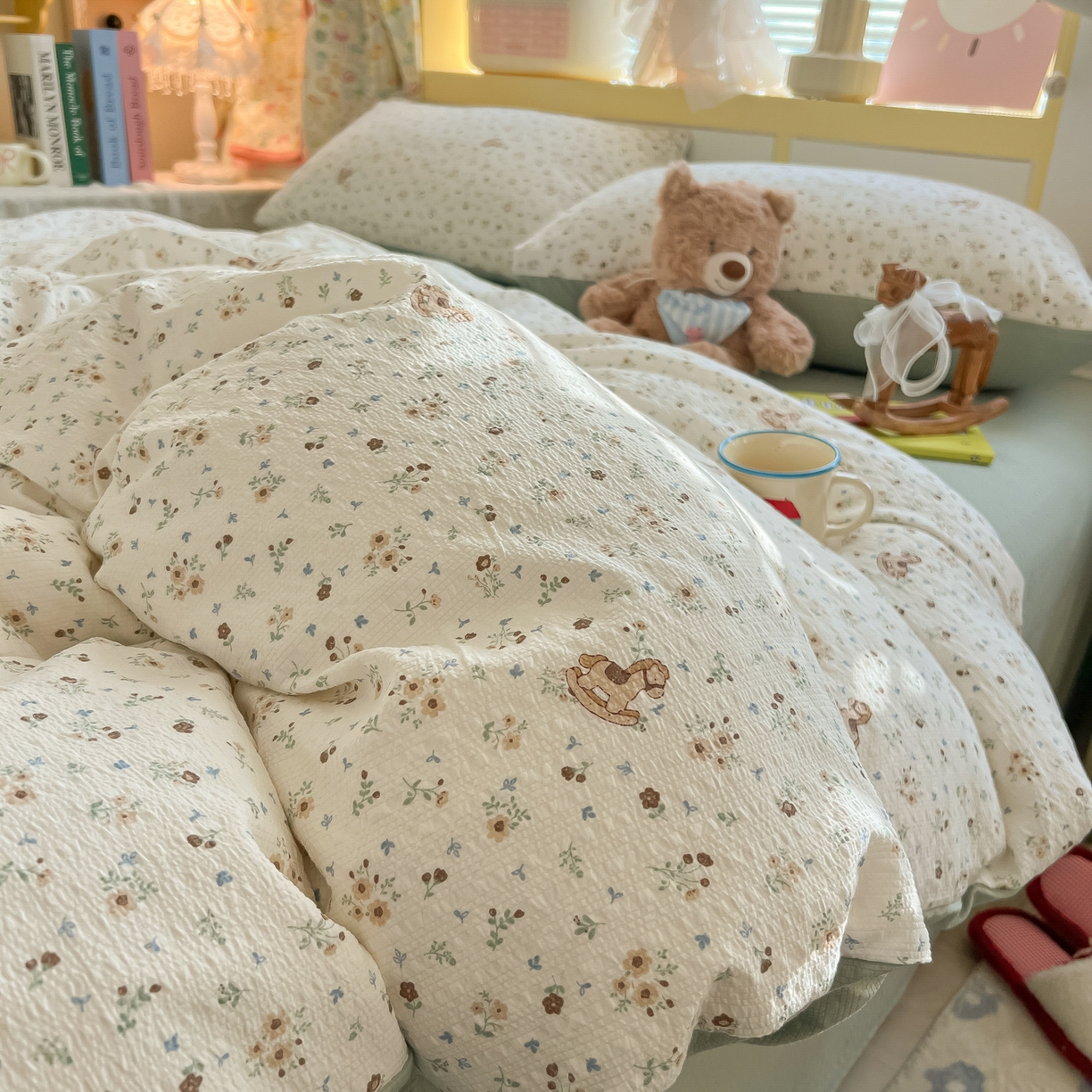 91家纺网 家纺一手货源 找家纺 韩巢家纺 2026新款泡芙纱四件套 木马小花团