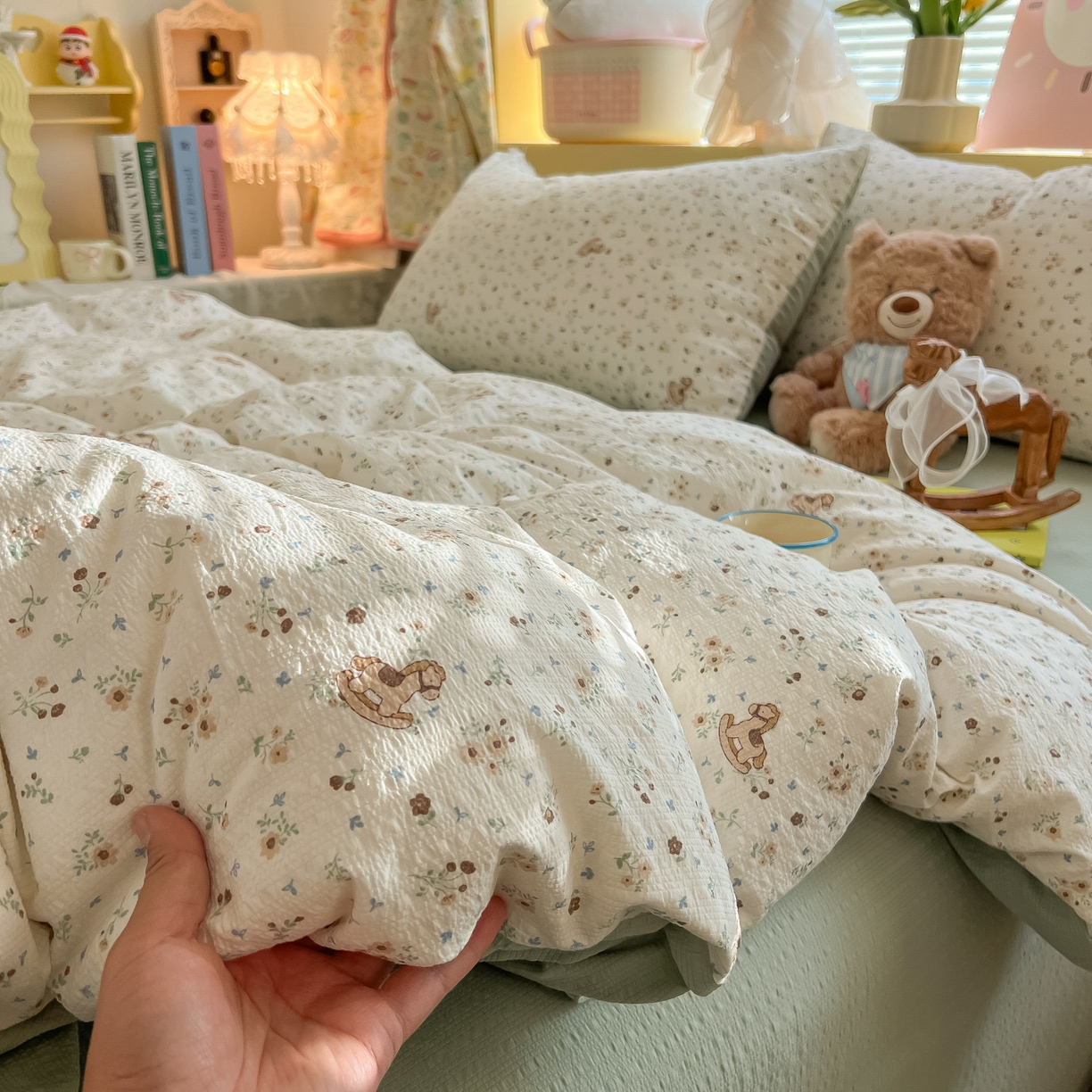 91家纺网 家纺一手货源 找家纺 韩巢家纺 2026新款泡芙纱四件套 木马小花团