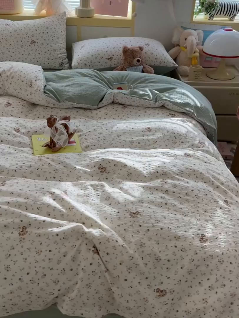 91家纺网 家纺一手货源 找家纺 韩巢家纺 2026新款泡芙纱四件套 木马小花团