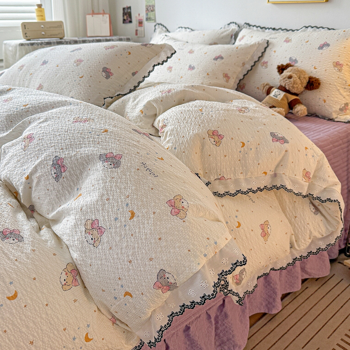 91家纺网 家纺一手货源 找家纺 富米莱（原臻工厂） 2026春夏新款云感泡芙棉复古法式花边床盖床裙被套夏凉被四件套一小红书推荐 复古花边-星月狗狗