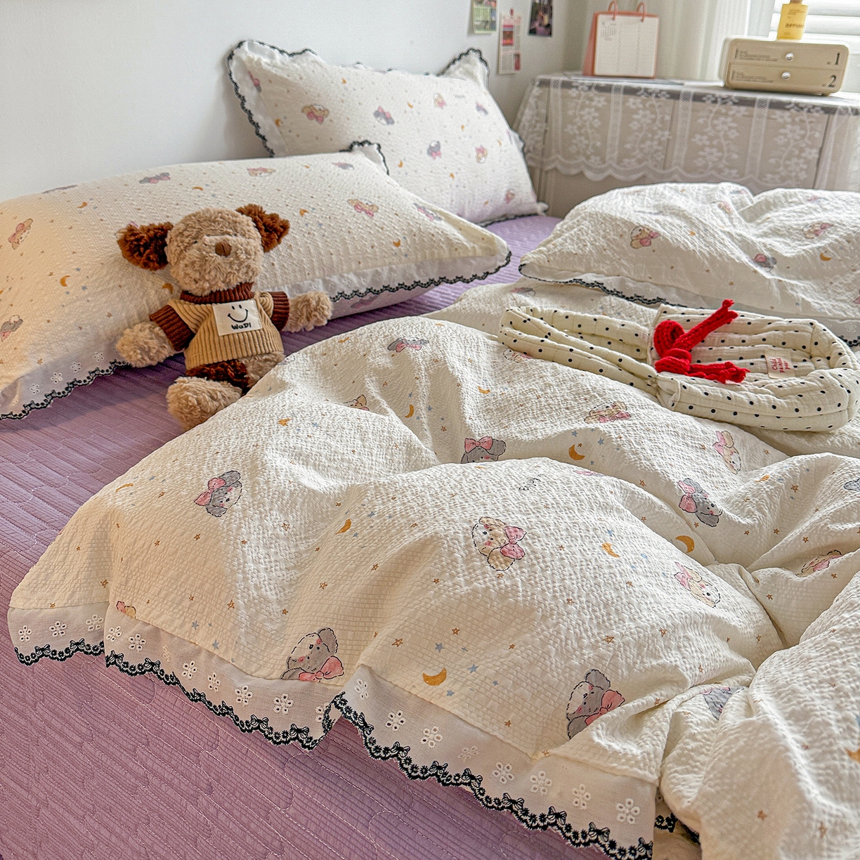 91家纺网 家纺一手货源 找家纺 富米莱（原臻工厂） 2026春夏新款云感泡芙棉复古法式花边床盖床裙被套夏凉被四件套一小红书推荐 复古花边-星月狗狗